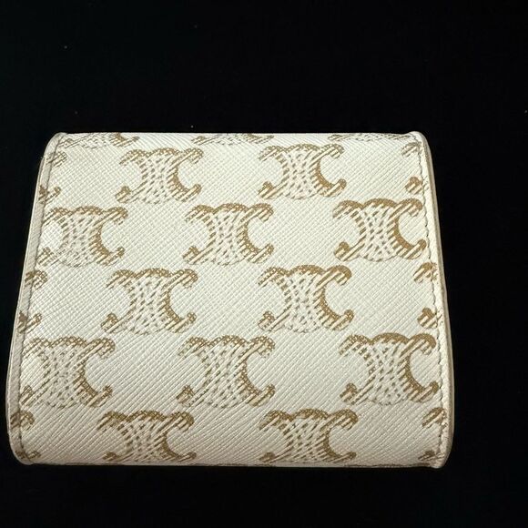 Used in excellent condition Celine wallet  with  gold hardware - Picture 3 of 9